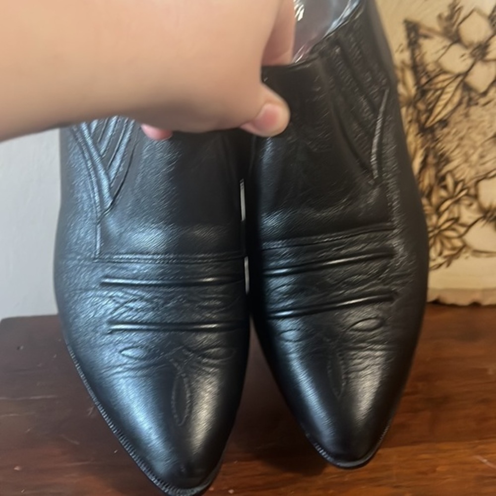 ❤️FINAL SALE❤️ BP. Black Leather Moses Embossed Shortie Boots Size 8.5M - Picture 3 of 11
